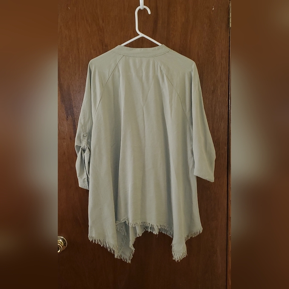 Hester & Orchard Light Sage Button-Front Fringe Hem Tunic Top Sz Xl - Picture 3 of 3